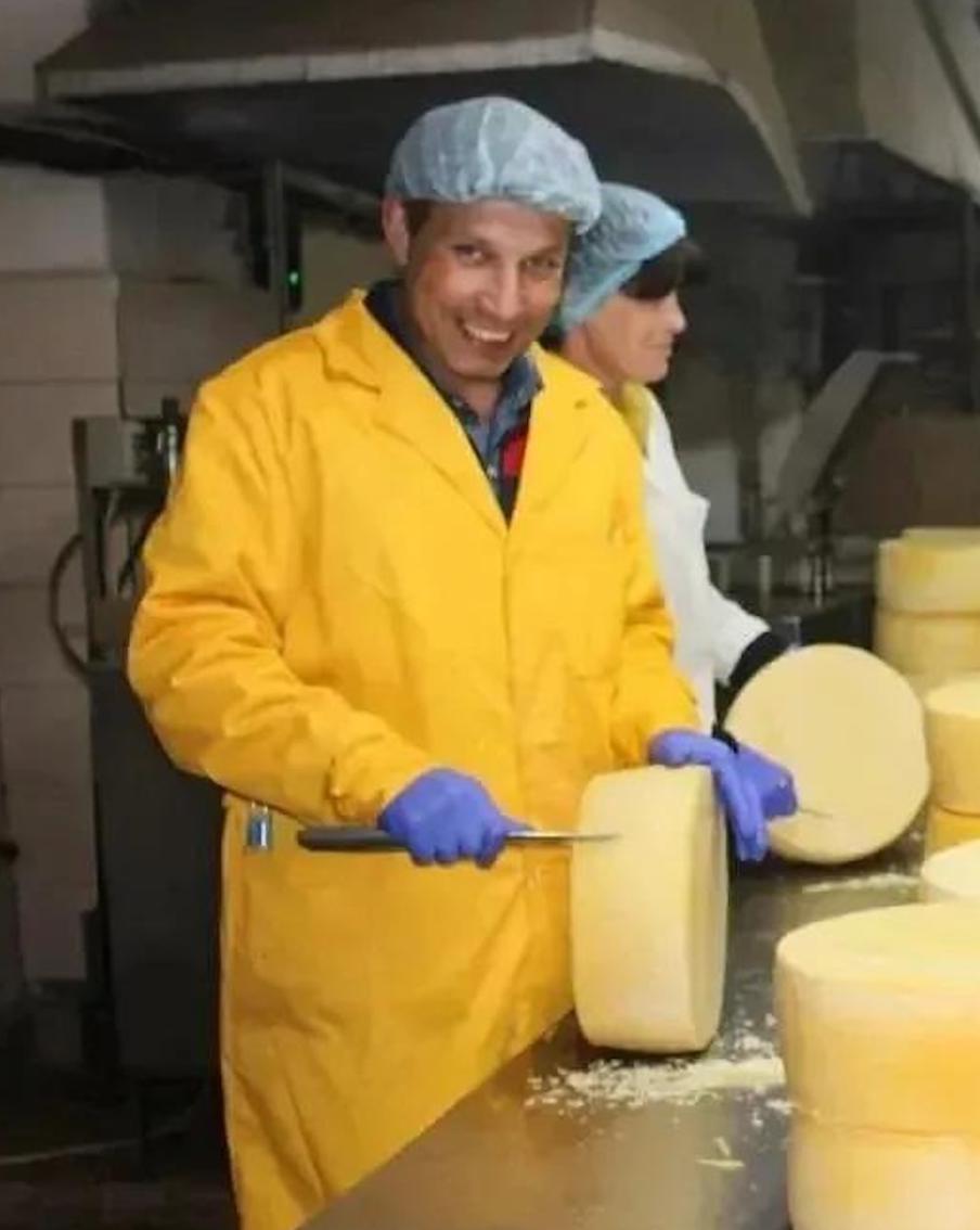 Глава ЛНР рассказал, какие продукты республика производит для всей страны. Сегодня именно пищевая отрасль — одна из важнейших и динамично развивающихся в республике, подчеркнул Леонид Пасечник. В регионе работает свыше 140 предприятий, на которых заняты более пяти с половиной тысяч человек. ЛНР производит продукты питания на сумму 18 миллиардов рублей ежегодно