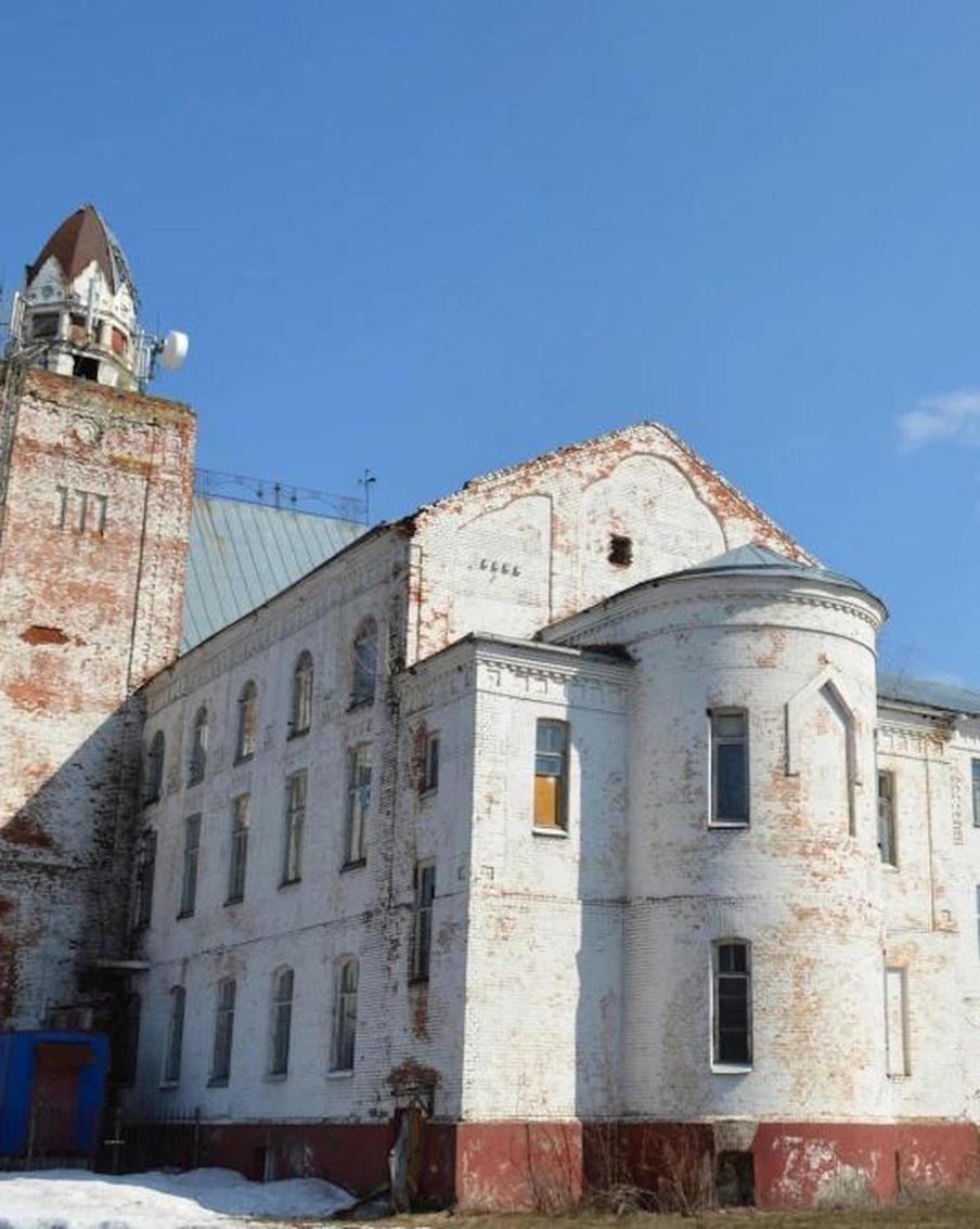 Кому достанется "Хогвартс": историческое здание бывшего сельхозтехникума продают за рубль