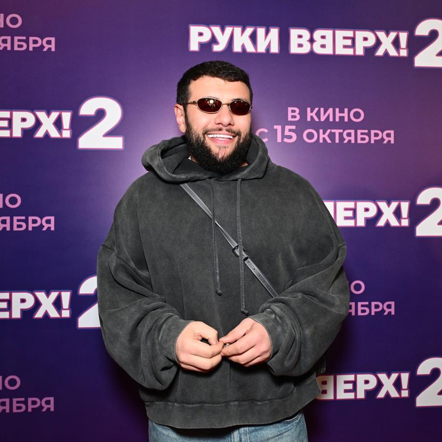 Navai отпустили из СИЗО в Казахстане. Рэпер Наваи Бакиров был задержан 13 октября на пограничном пункте между Казахстаном и Кыргызстаном. В полиции пояснили, что в автомобиле исполнителя найдены наркотические средства. Было возбуждено дело о попытке контрабанды запрещённых средств, а артиста поместили в СИЗО