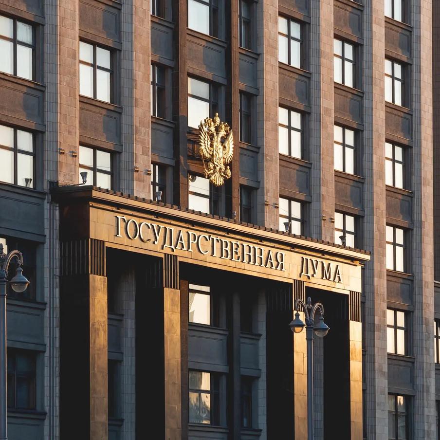 В Госдуме предложили ужесточить наказания за призывы к массовым беспорядкам. Во внесённый законопроект включены также пункты о призыве к терроризму и насилии в отношении представителей власти. За подобные действия также намерены установить более серьёзное наказание. Важно, что оно будет сильнее, если действие были совершено при помощи Интернета или посредством СМИ