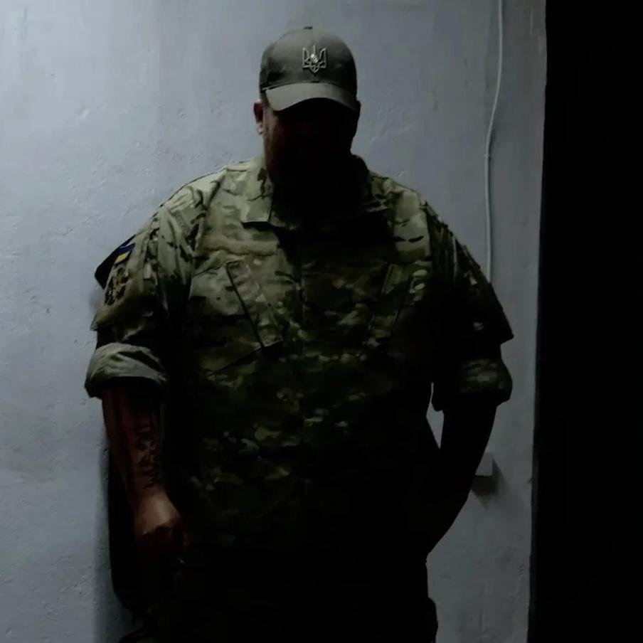 Наёмник из Германии дезертировал из ВСУ после обмана с выплатами. Его задержали сотрудники ФСБ. В Центре общественных связей ведомства уточнили, что уроженец Германии является профессиональным военным. Мужчина принимал участие в ряде военных конфликтах с 2004 по 2010 годы, побывал в Афганистане, в Сирии, а также на Сомали
