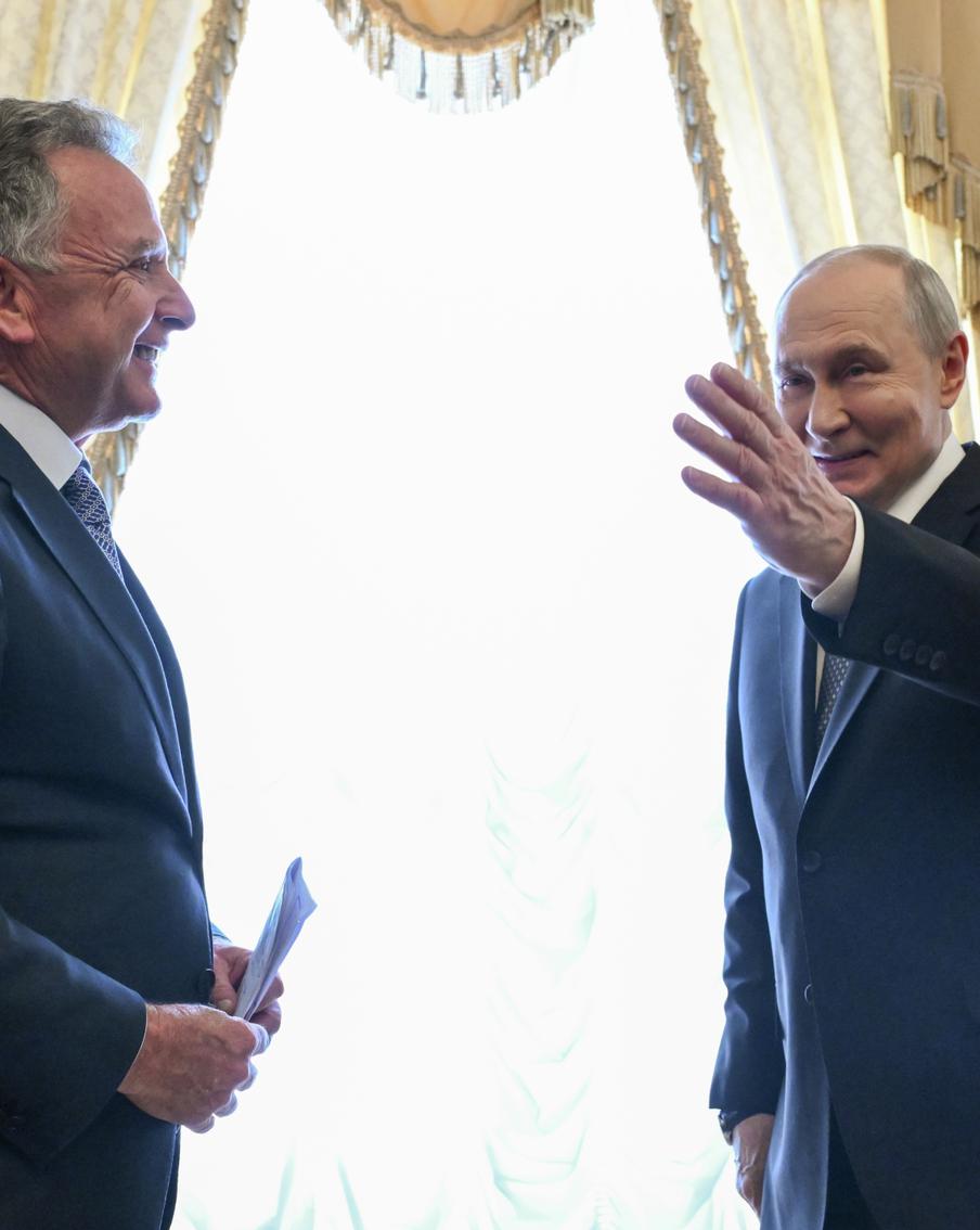 Путин обсудил с посланником Трампа пути завершения конфликта на Украине. Встреча российского президента со Стивом Уиткоффом прошла в Петербурге. Американский представитель привёз документы с предложениями по мирному процессу и выразил надежду на возобновление трёхсторонних консультаций
