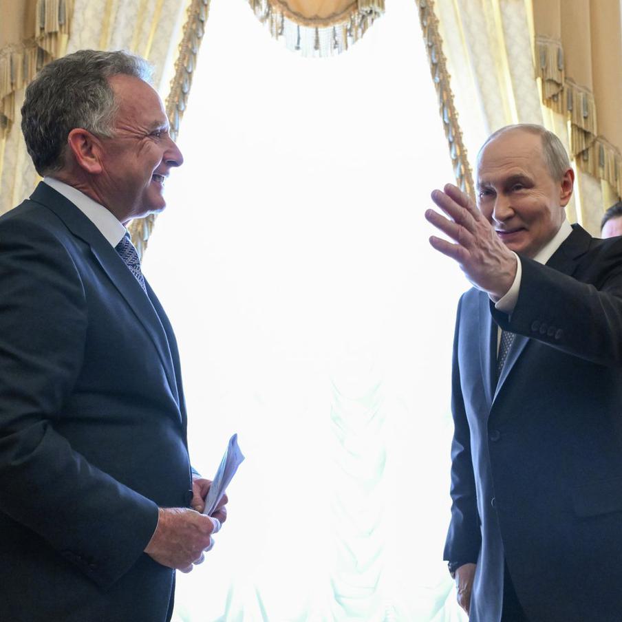 Путин обсудил с посланником Трампа пути завершения конфликта на Украине. Встреча российского президента со Стивом Уиткоффом прошла в Петербурге. Американский представитель привёз документы с предложениями по мирному процессу и выразил надежду на возобновление трёхсторонних консультаций