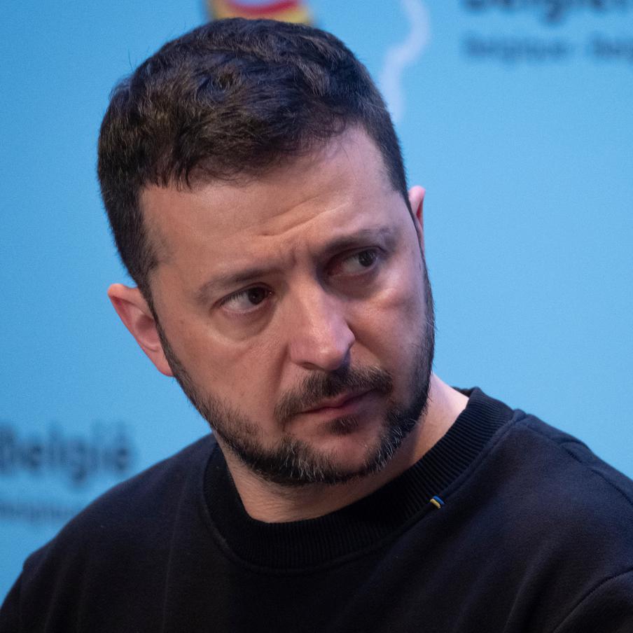 Киев готов потерять 25% территорий Украины. Владимир Зеленский дал интервью американскому телеканалу. В эфире ведущий задал вопрос – готов ли глава киевского режима прямо сейчас заключить мирную сделку. На этот вопрос Зеленский ответил утвердительно