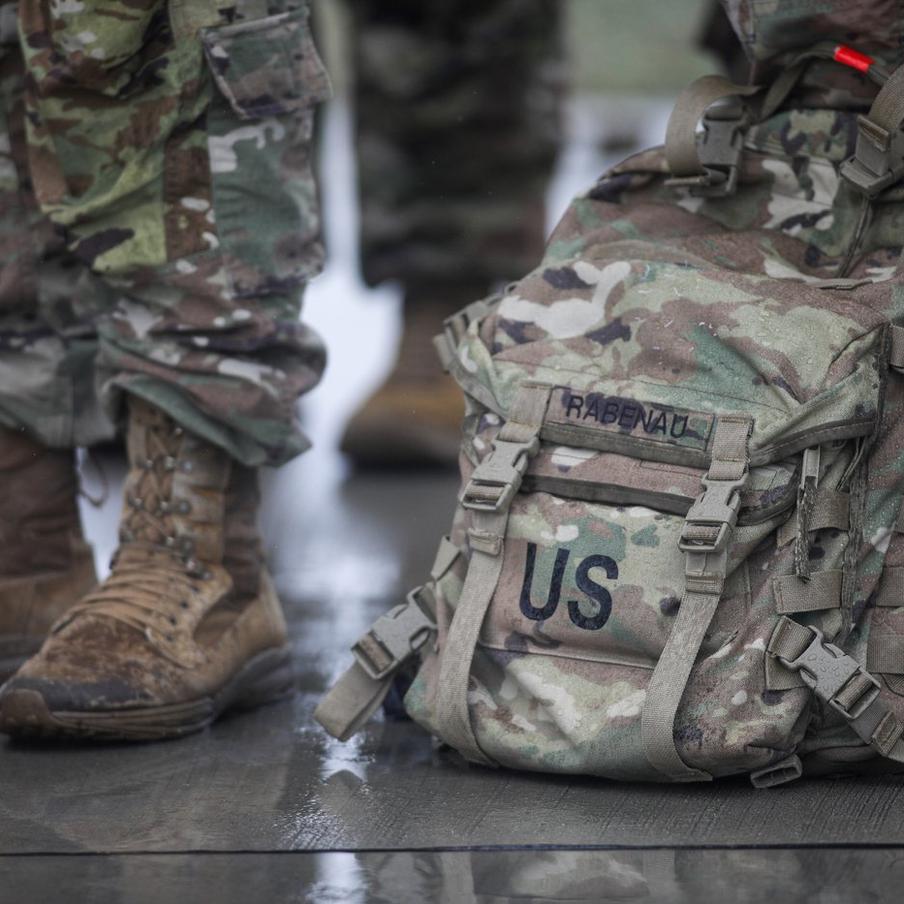 США срочно эвакуируют военных с баз в Иордании, Катаре и Кувейте. Американские военные покидают базы на Ближнем Востоке, а Госдеп сокращает дипломатов в регионе. США также эвакуируют сотрудников посольства из Саудовской Аравии