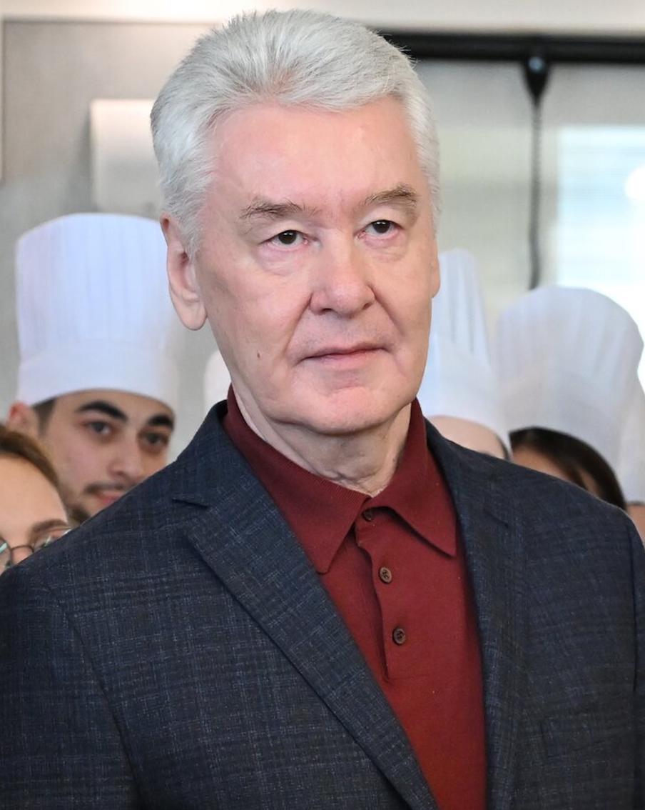 Собянин рассказал о строительстве семи инновационных колледжей мирового уровня в Москве. Для бывших школьников в городе уже работают четыре флагманские площадки практической подготовки. Всего в 2027–2029 годах, напомнил мэр, на реализацию программы "Столичное образование" из бюджета будет направлено два с половиной триллиона рублей