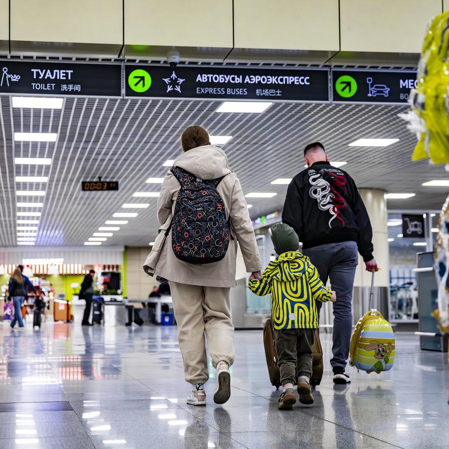 До 70% релокантов вернулись в Россию. Поделившийся с журналистами статистическими данными депутат Госдумы также назвал и основные причины обратной релокации россиян. Как считает парламентарий, нормально жить соотечественникам помешали бюрократические трудности, финансовые проблемы и отсутствие сервиса