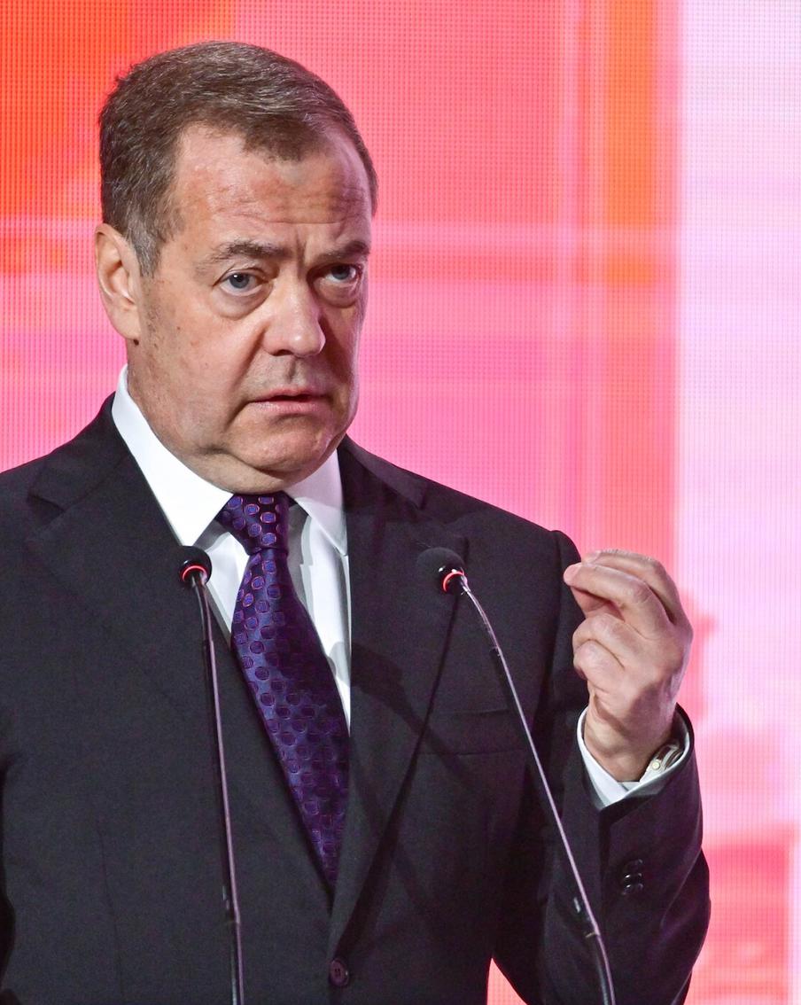 Медведев назвал общее количество санкций, введённых против России. Известно, что Европейский союз принял 22 пакета ограничений против нашей страны и её граждан, в том числе представителей власти. Последний список санкций был утверждён Евросоюзом 12 октября 2026 года. Впервые ограничения были введены в 2014 году после того, как Крым вернулся в состав Российской Федерации согласно результатам референдума