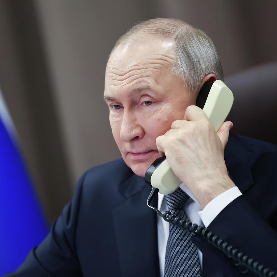 Владимир Путин провёл телефонный разговор с лидерами Финляндии и Норвегии. Беседа состоялась по инициативе европейских государств в преддверии предстоящих трёхсторонних переговоров в ОАЭ. Лидеры стран ЕС назвали разговор откровенным и содержательным. Кремль готовит отдельное сообщение относительно прошедшей беседы