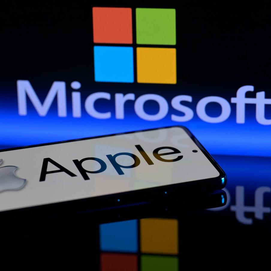 Данные пользователей Apple и Microsoft могут быть предоставлены спецслужбам по запросу. Две американские компании были внесены в России в особый реестр. Отмечается, что в данный момент доступ к сайтам компаний не ограничен, но статус накладывает на организаторов реестра ряд обязательств с учётом законодательства Российской Федерации