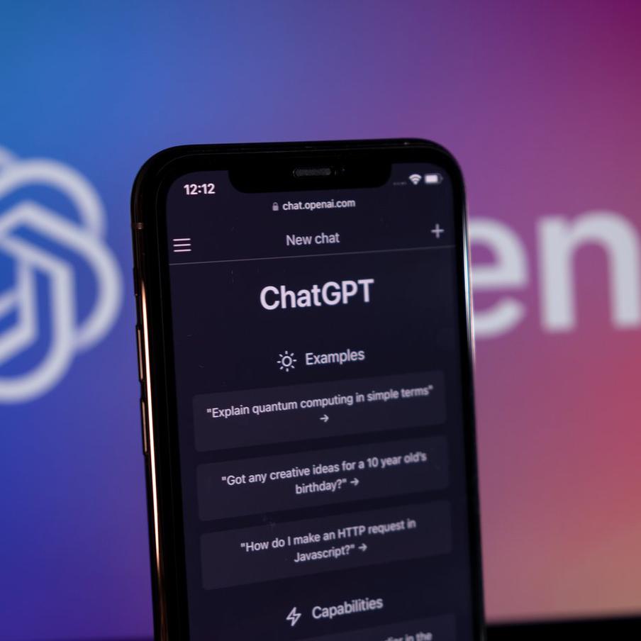 В США ChatGPT посоветовал разработчице снизить дозу лекарства – девушка умерла. Сотрудница Amazon Боуэн Ван более десяти лет принимала противосудорожный препарат, так как страдала приступами эпилепсии. Нейросеть посоветовала ей снизить дозировку и скрыть это от своего лечащего врача