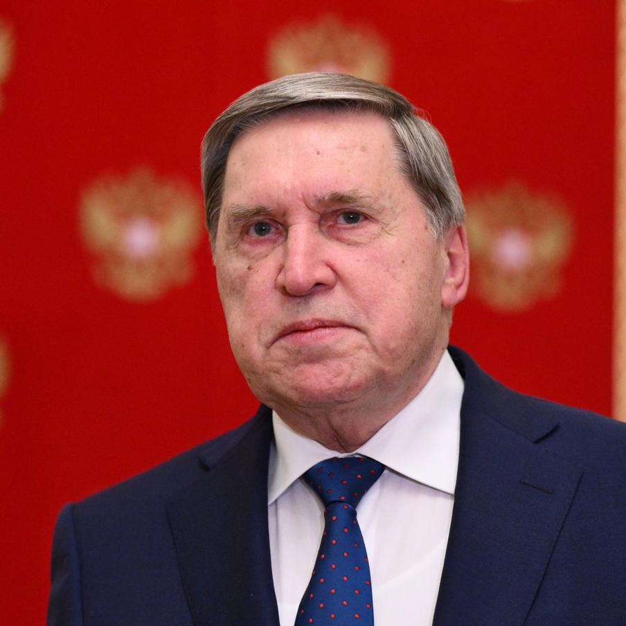 Юрий Ушаков оценил ход гуманитарной миссии в Алёшках. По словам помощника президента Российской Федерации, гуманитарная операция в Алёшках Херсонской области проходит нормально